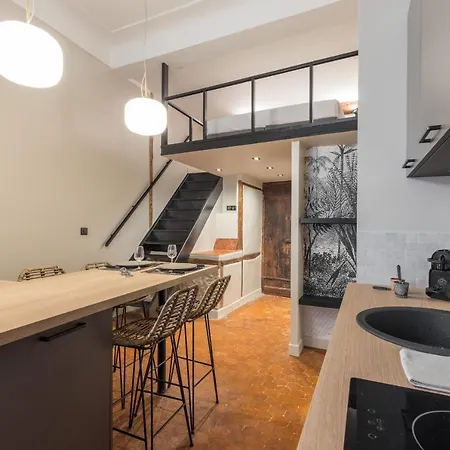 Charming 2 Bdr Old Town Апартаменты