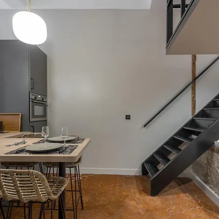 Charming 2 Bdr Old Town Апартаменты *