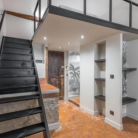 Charming 2 Bdr Old Town Апартаменты *