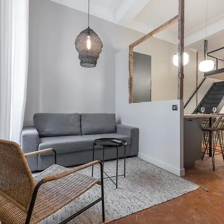 Charming 2 Bdr Old Town Apartman *