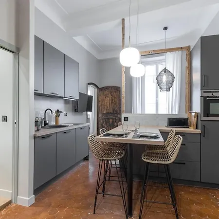 דירה Charming 2 Bdr Old Town