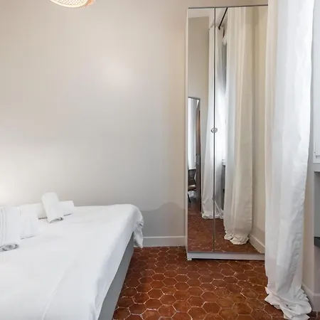 דירה Charming 2 Bdr Old Town *