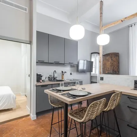 דירה Charming 2 Bdr Old Town *