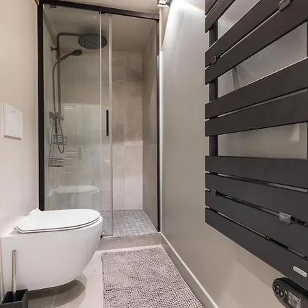 Charming 2 Bdr Old Town Niza