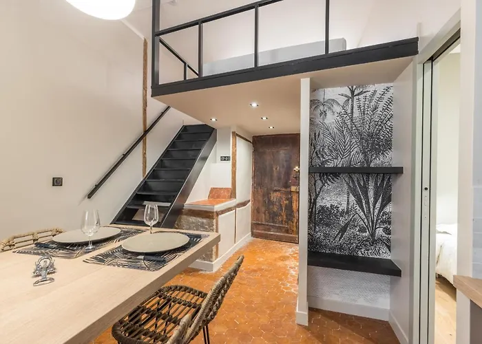 Charming 2 Bdr Old Town Nice