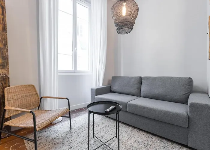 Charming 2 Bdr Old Town * 尼斯