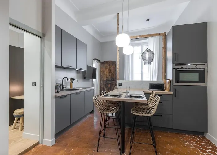 Apartment Charming 2 Bdr Old Town