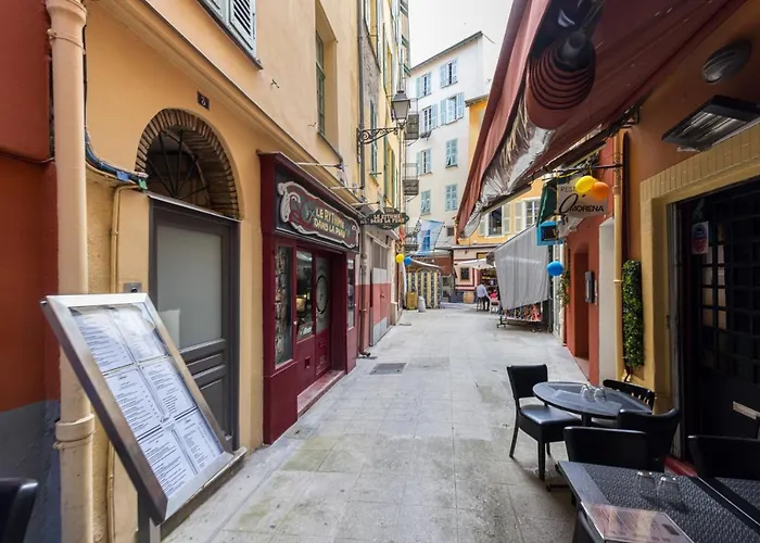 Charming 2 Bdr Old Town Nice
