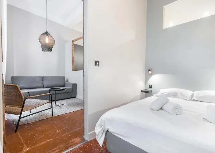 Charming 2 Bdr Old Town * 尼斯
