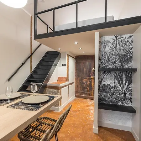 Charming 2 Bdr Old Town Nice